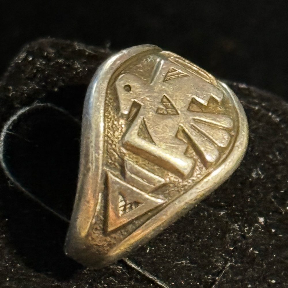 Vintage Native American Sterling Silver Thunderbird Ring Size 5.75 (12) - Picture 2 of 4